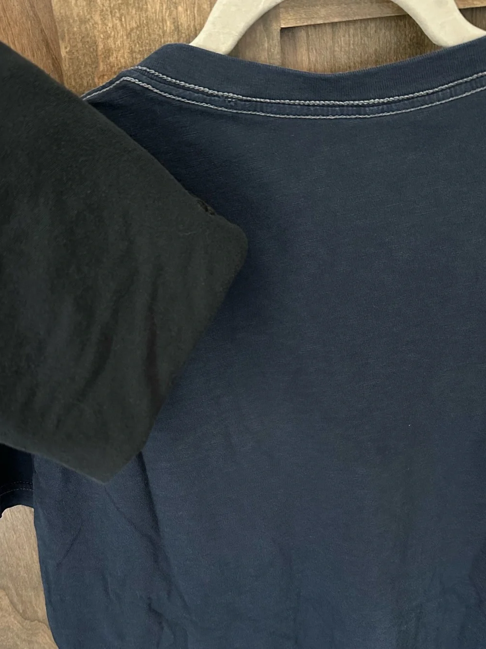 NWOT American Eagle Outfitters Men’s V-neck Tee